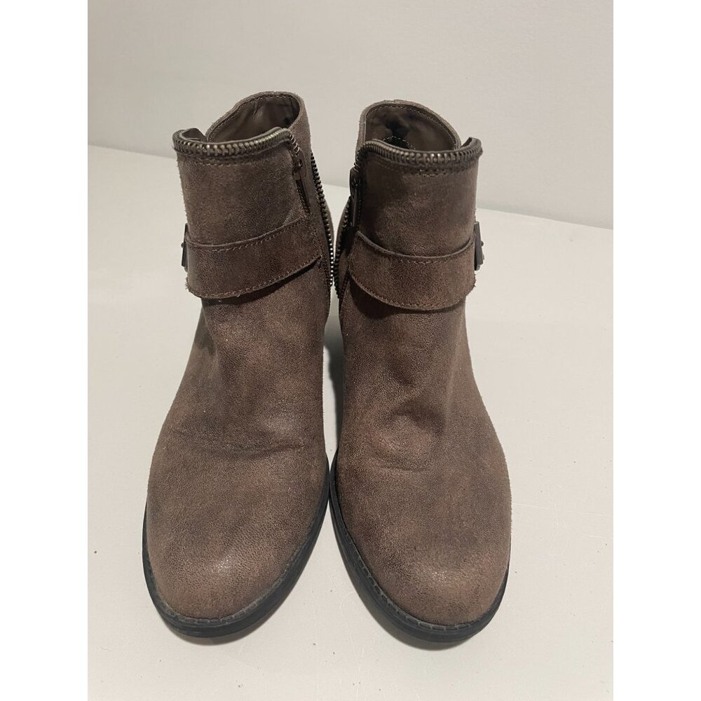 American Rag Womens Brown Suede Ankle Boots With Zipper & Buckle Detail Size 6